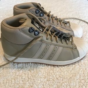 NWT Adidas pro size 6Y khaki
